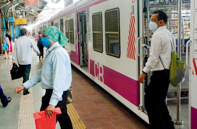Railways plan to schedule trains based on number of commuters from civic wards. Pic/Sayyed Sameer Abedi