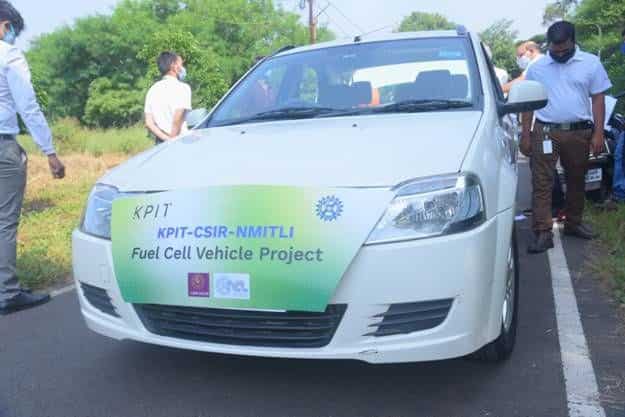 The FC vehicle is fitted with a Type III commercial hydrogen tank.