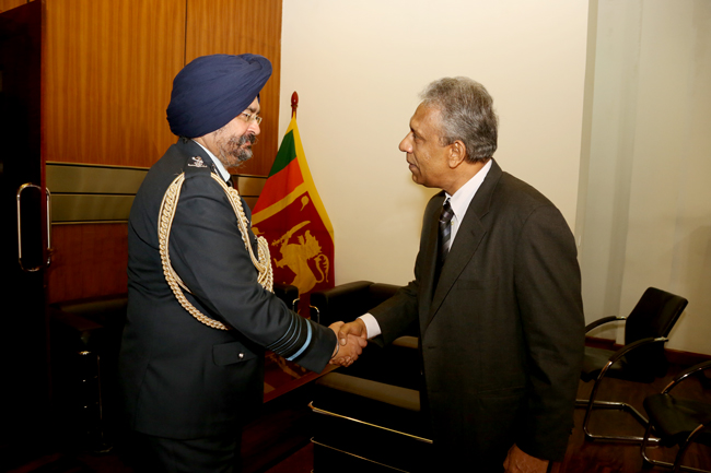 Indian_Air_Force_Chief_meets_State_Minister_and_Defence_Secretary_20171211_01p01.jpg