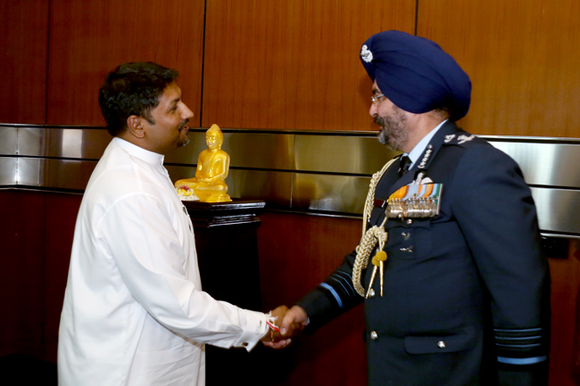 Indian_Air_Force_Chief_meets_State_Minister_and_Defence_Secretary_20171211_01p04.jpg