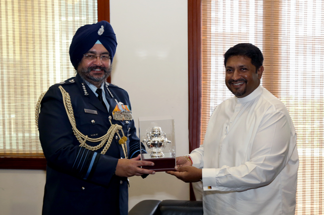 Indian_Air_Force_Chief_meets_State_Minister_and_Defence_Secretary_20171211_01p06.jpg