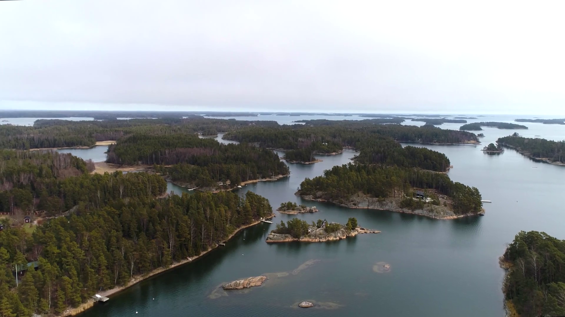 videoblocks-finnish-archipelago-cinema-4k-aerial-coming-down-view-of-tammisaari-archipe_rugwqgp0ax_thumbnail-full01.png