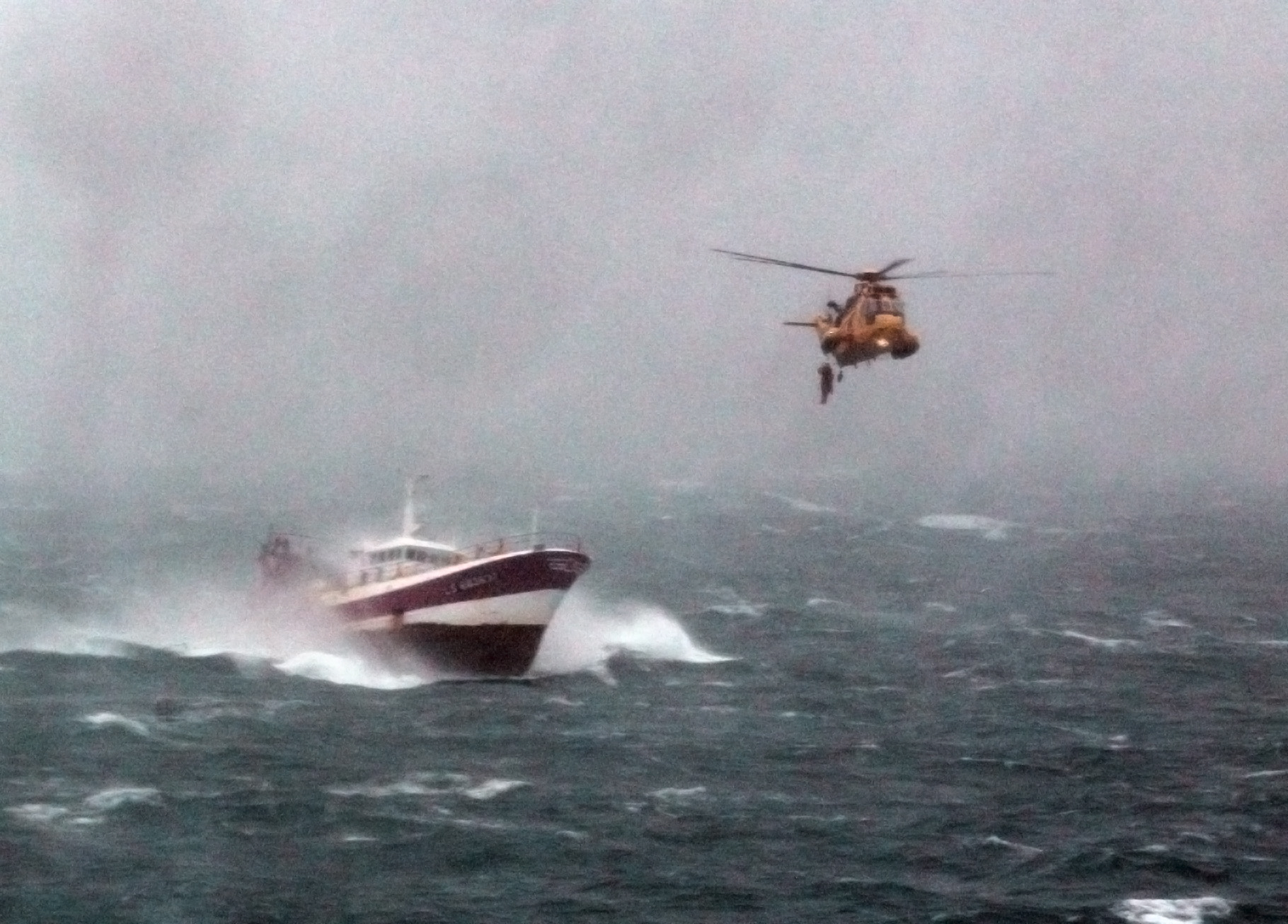 Royal_Navy_Sea_King_Helicopter_Comes_to_the_Aid_of_French_Fishing_Vessel_%27Alf%27_in_the_Irish_Sea_MOD_45155325.jpg